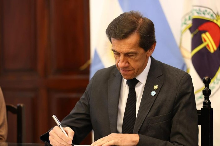 Carlos Sadir firmó el Acuerdo por la Educación junto al Gobierno&nbsp;Nacional