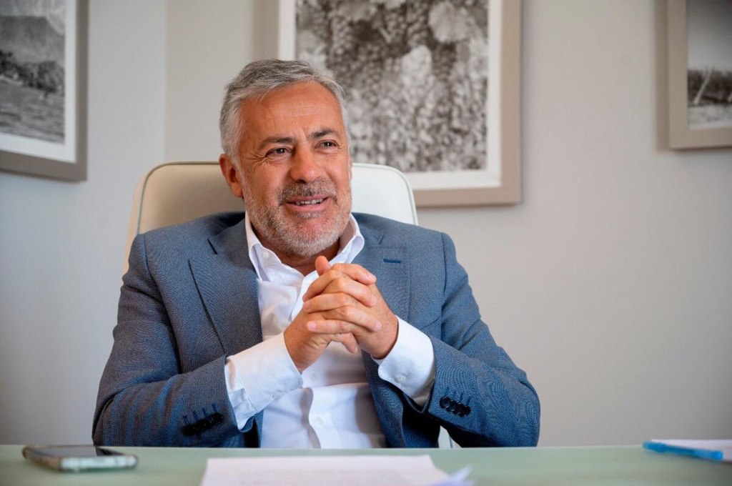 Alfredo Cornejo destacó el desarrollo minero de Mendoza en una entrevista con&nbsp;Forbes