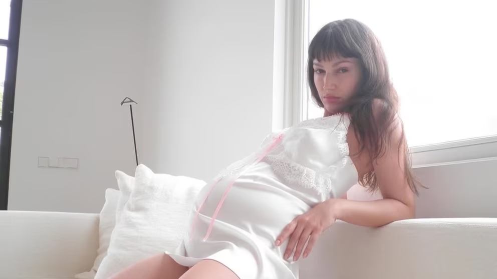 Úrsula Corberó anuncia su embarazo y confirma que “esto no es&nbsp;IA”