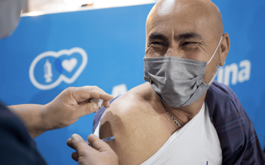 Lugones defendió la vacunación ante una jornada con discursos&nbsp;antivacunas