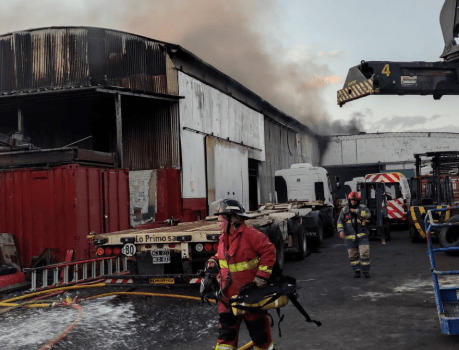 La Boca: incendio de gran magnitud en un depósito activó un amplio&nbsp;operativo